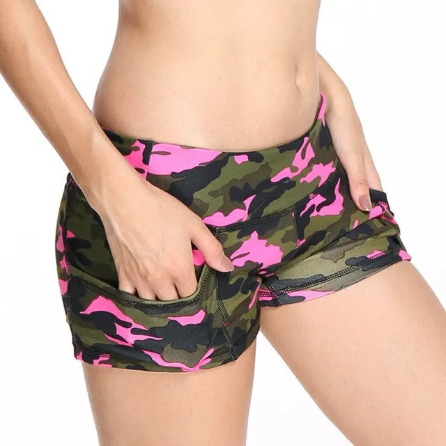 Camo Xtreme-FIT Booty Short Hot Pink