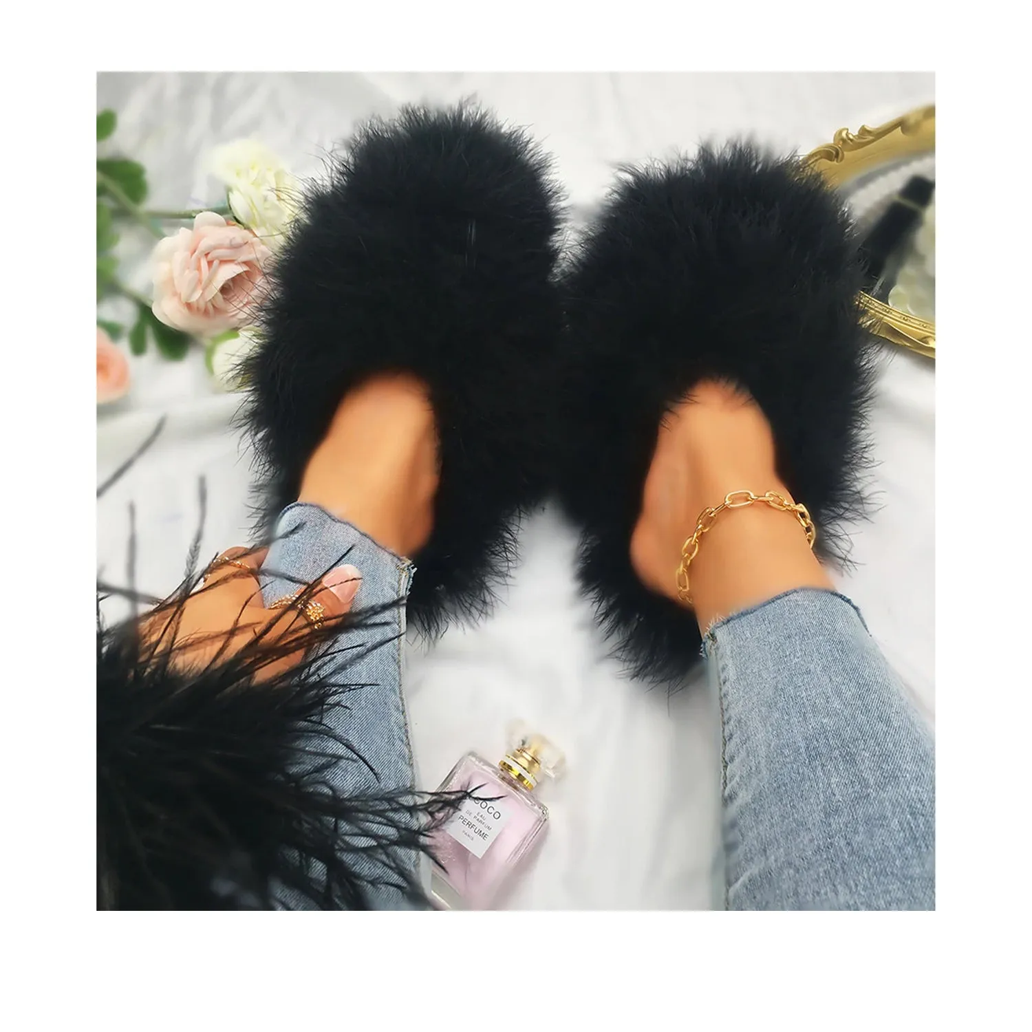 FLOOF Sass-quatch Slippers in Black